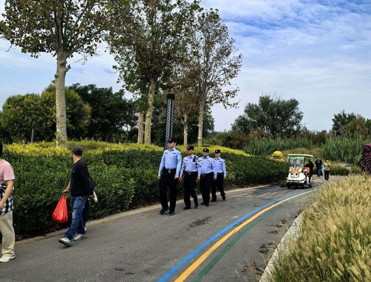 滨湖公安圆满完成“双节”安保任务 滨湖公安圆满完成“双节”安保任务