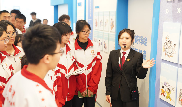 ��ˮ�е�ʮ����ѧʦ���߽���ˮ��Ժ��չ������ѧ�